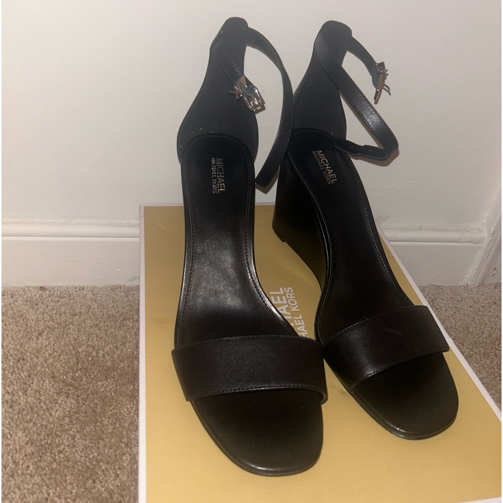 Brand new Michael Kor heels